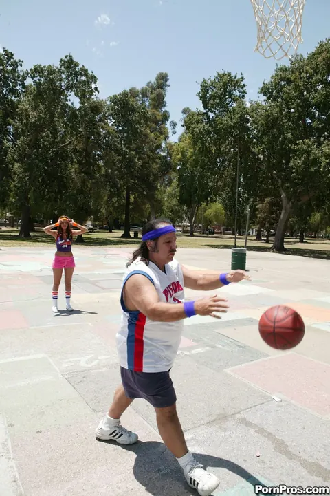 Isis Taylor: Latina in Glasses Poses Nude Outdoors with a Basketball – photo 5 of 17