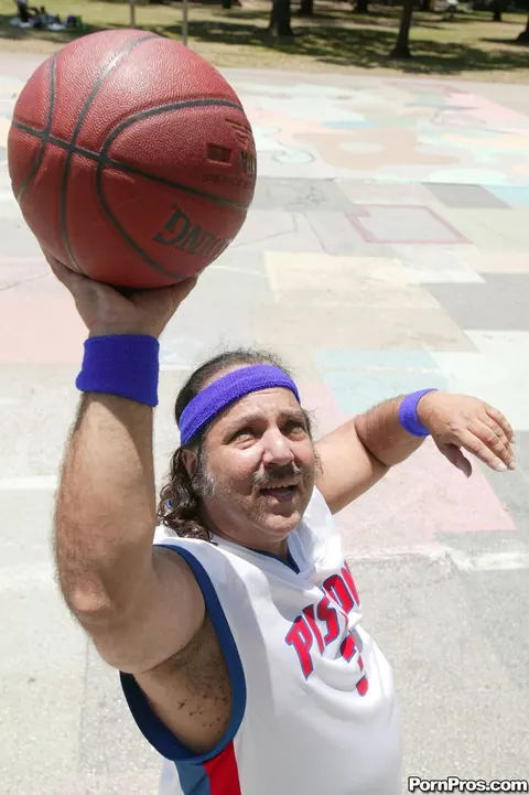Isis Taylor: Latina in Glasses Poses Nude Outdoors with a Basketball – photo 6 of 17