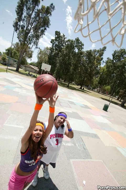 Isis Taylor: Latina in Glasses Poses Nude Outdoors with a Basketball – photo 7 of 17