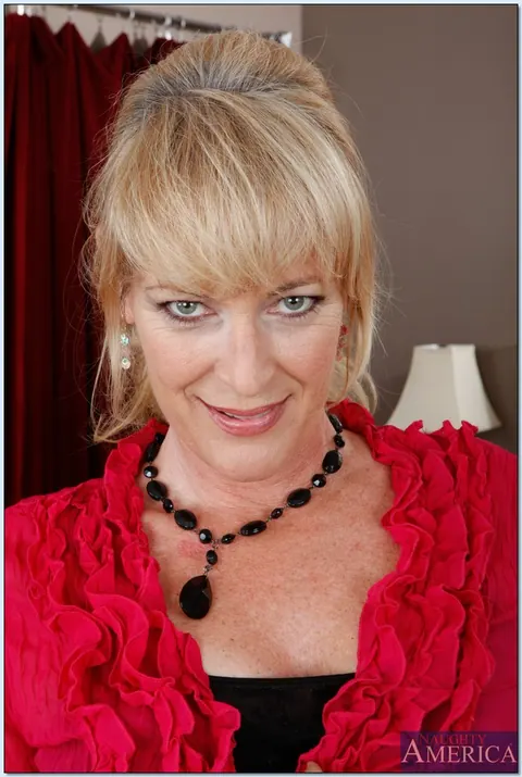 Tina Tosh: Thick Blonde MILF Undresses and Shows Her Hairy Pussy – photo 1 of 16