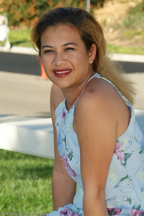 Thick MILF Lifts Her Dress and Spreads in Public – photo 3 of 21