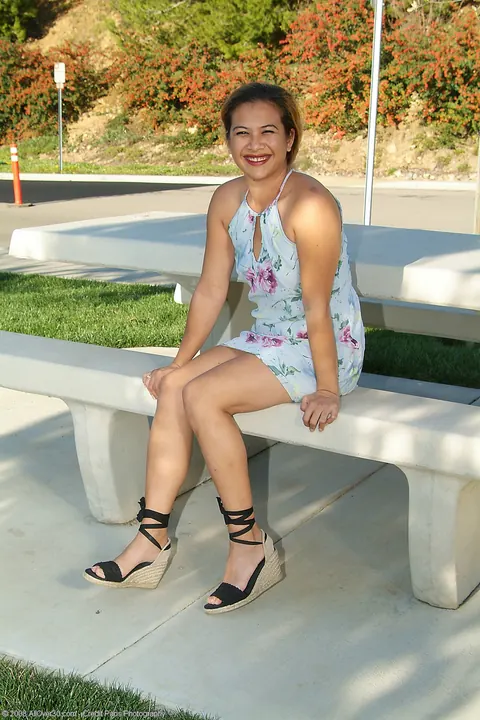 Thick MILF Lifts Her Dress and Spreads in Public – photo 6 of 21