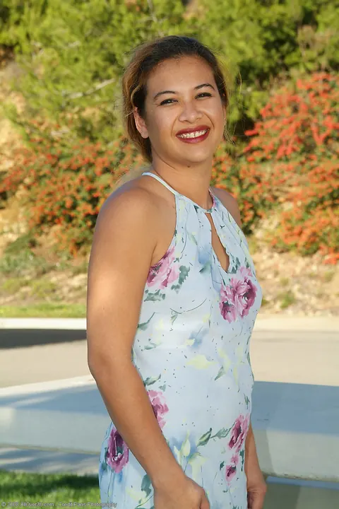 Thick MILF Lifts Her Dress and Spreads in Public – photo 5 of 21