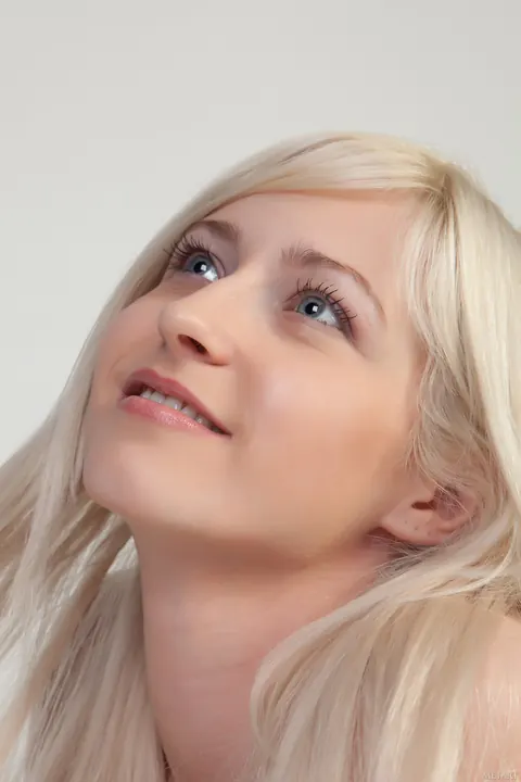 Janelle B: Blonde Spreads Her Legs to Show Her Pussy – photo 11 of 18