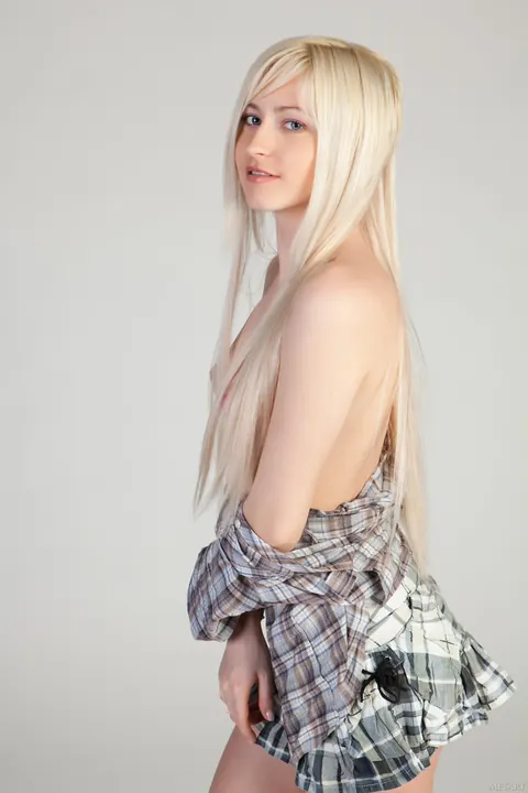 Janelle B: Blonde Spreads Her Legs to Show Her Pussy – photo 5 of 18