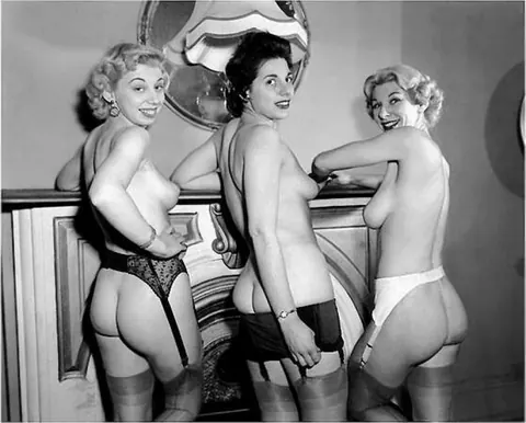 Busty Thick Women in Lingerie and Stockings Share a Threesome – photo 3 of 12