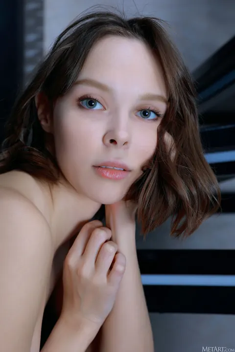 Kitty Gem: Tall Brunette Poses and Undresses for Glamour Gallery – photo 20 of 21