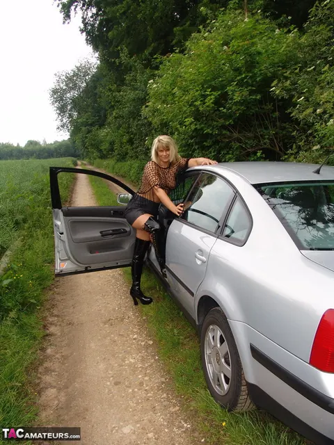 Sweet Susi: Thick Blonde MILF in Latex and Boots Spreads Outdoors – photo 5 of 20