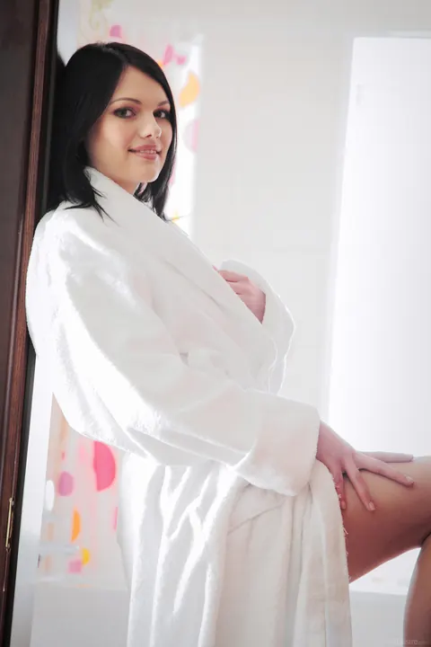Nichole A: Brunette Raises Her Legs and Spreads Her Pussy Wide – photo 1 of 21