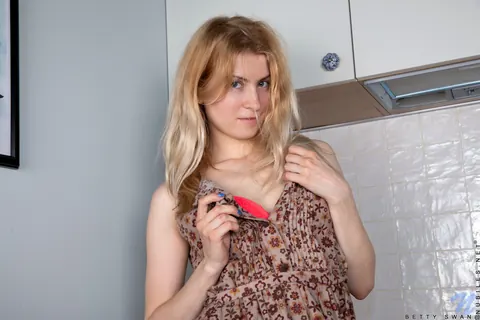Claire Shelty: Blonde Strips Out of Her Lingerie and Spreads in the Kitchen – photo 2 of 16