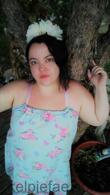 Brunette BBW Poses Outdoors in a Selfie