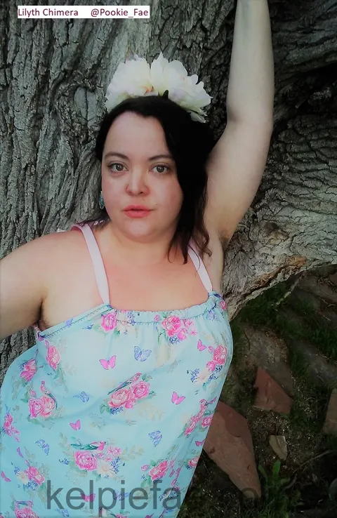 Brunette BBW Poses Outdoors in a Selfie – photo 2 of 15