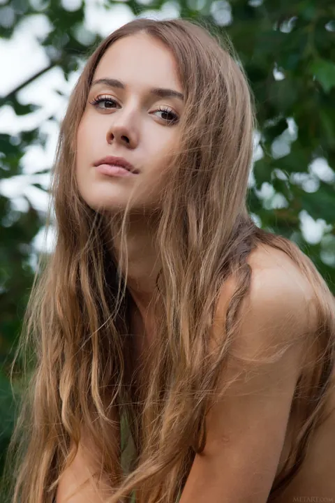 Lina Diamond: Tall European Brunette Strips and Spreads in the Forest – photo 15 of 20