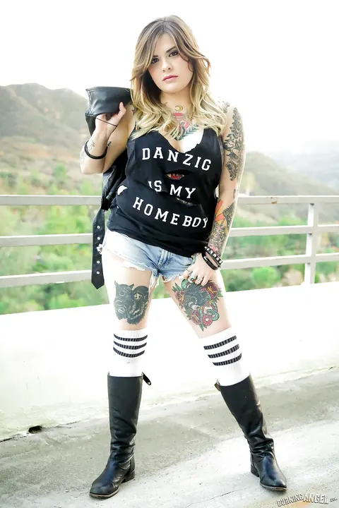 Farrah paws: Busty Tattooed Brunette Strips Outdoors in Socks and Spreads – photo 3 of 15