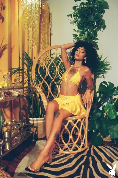 Curly Woman Strips Nude and Flaunts Her Tattoos – photo 2 of 21
