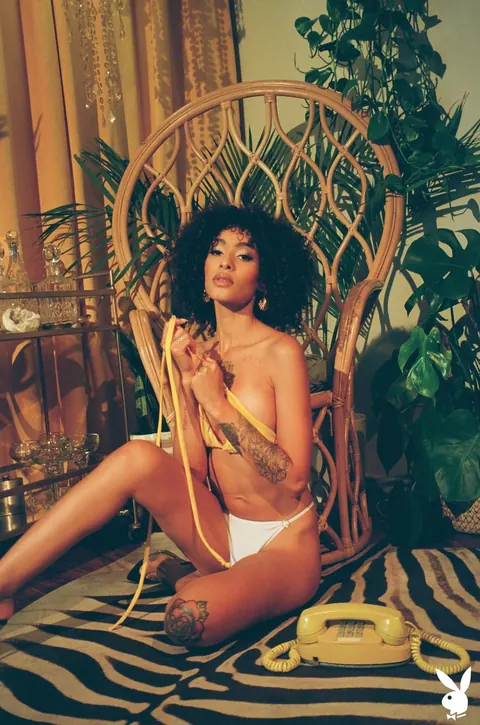 Curly Woman Strips Nude and Flaunts Her Tattoos – photo 7 of 21