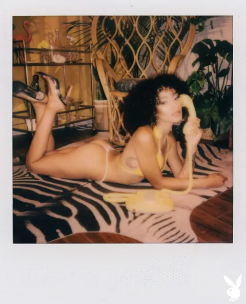 Curly Woman Strips Nude and Flaunts Her Tattoos – photo 21 of 21