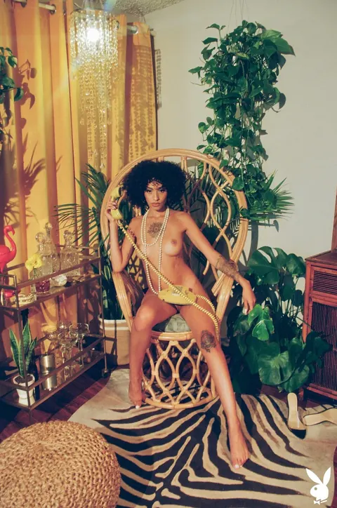 Curly Woman Strips Nude and Flaunts Her Tattoos – photo 17 of 21