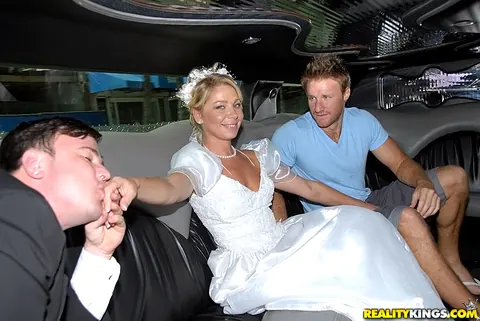 Thick MILF Bride in Wedding Dress Fucks Beside a Limo – photo 3 of 12