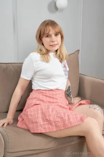 European PAWG Sucks Cock and Gets Pounded Hard