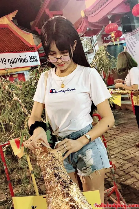 Asian Trans Woman Strips Nude and Poses Outdoors – photo 13 of 21