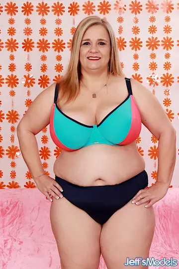 Cami Cooper – Big-Tit Blonde BBW Strips Out of Her Lingerie for Machine Dildo