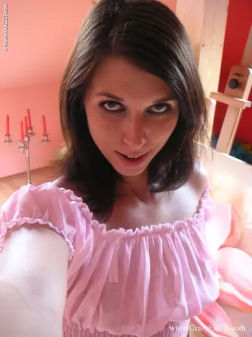 Brunette PAWG Spreads Her Ass in a Bedroom Selfie