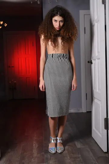 Cualy – Skinny Curly Brunette Strips Out of Her Skirt and Spreads
