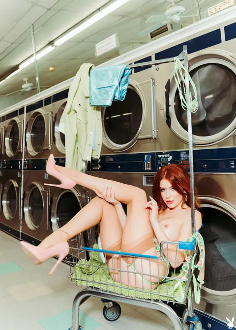 Renee Olstead: Busty Curly Redhead Strips Nude at the Laundromat – photo 7 of 20