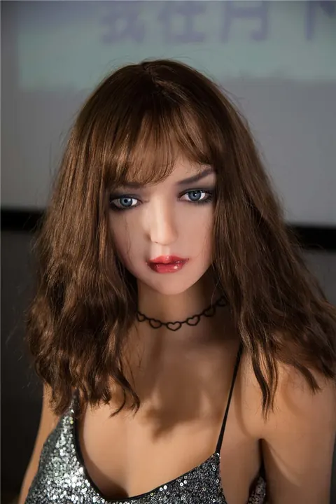 Woman in a Shiny Dress Reveals Her Breasts – photo 11 of 21