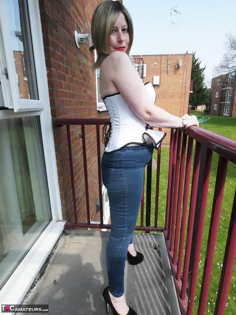 Posh Sophia: Blonde British PAWG in a Corset and Boots Spreads Her Shaved Pussy – photo 2 of 18