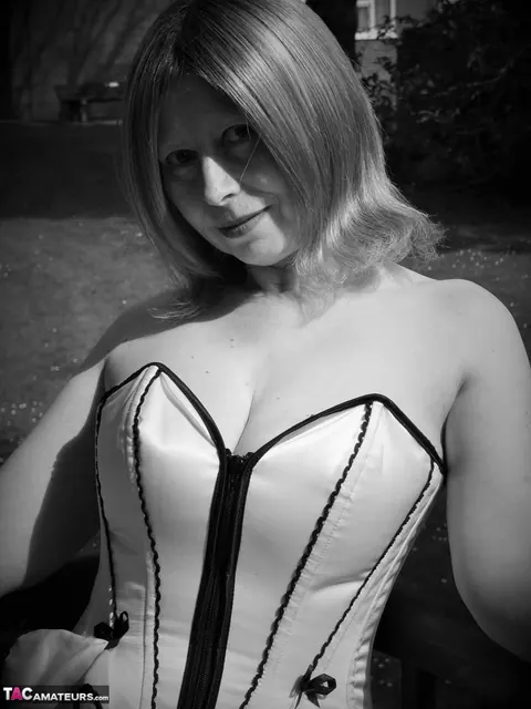 Posh Sophia: Blonde British PAWG in a Corset and Boots Spreads Her Shaved Pussy – photo 4 of 18