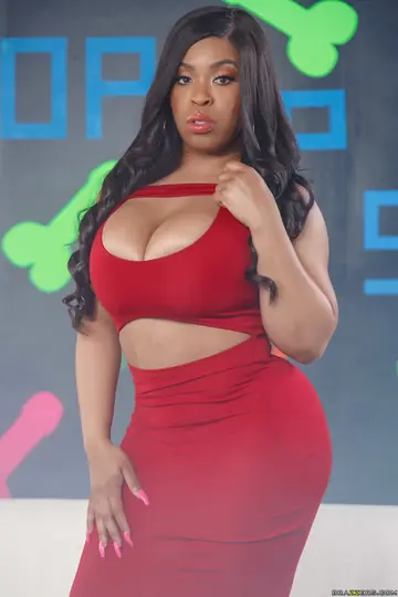 Aryana Adin – Curvy Ebony Brunette Gets Fucked Through a Gloryhole