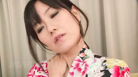 Manami Komukai: Japanese MILF Loses Her Kimono in a Threesome with Two Men – photo 1 of 15