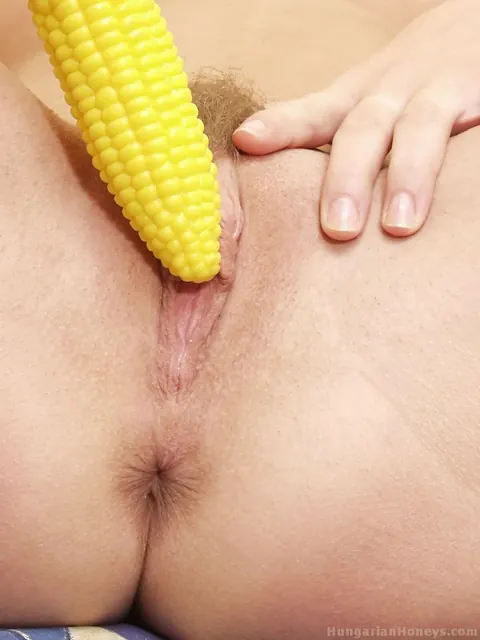 Judith Fox: Pale PAWG Spreads Her Trimmed Pussy and Fingers Her Ass – photo 9 of 21