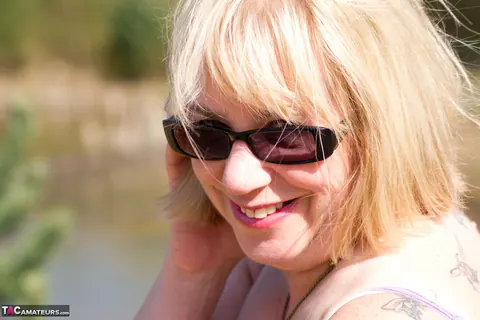 Blonde BBW Strips Out of Her Bikini in the Garden – photo 2 of 16