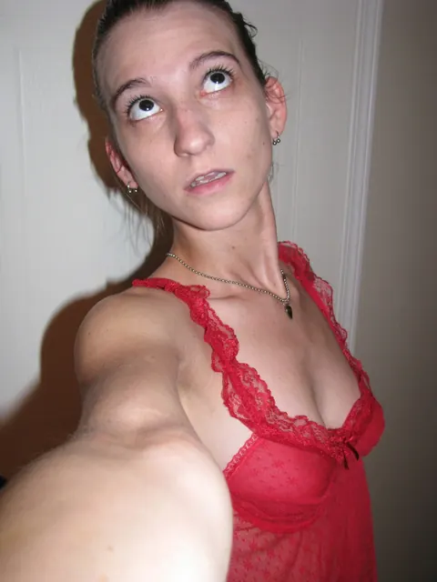 Brunette Amateur Strips Off Her Lingerie in Selfie – photo 20 of 20