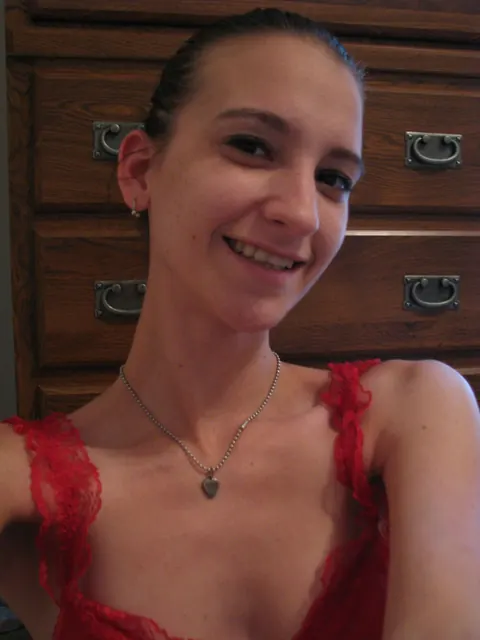 Brunette Amateur Strips Off Her Lingerie in Selfie – photo 1 of 20