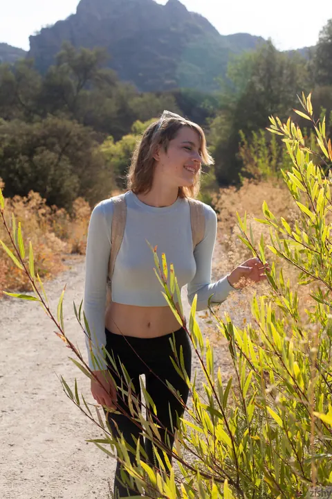 April Grantham: Short-Haired Brunette PAWG Poses Nude Outdoors in Yoga Pants – photo 1 of 11