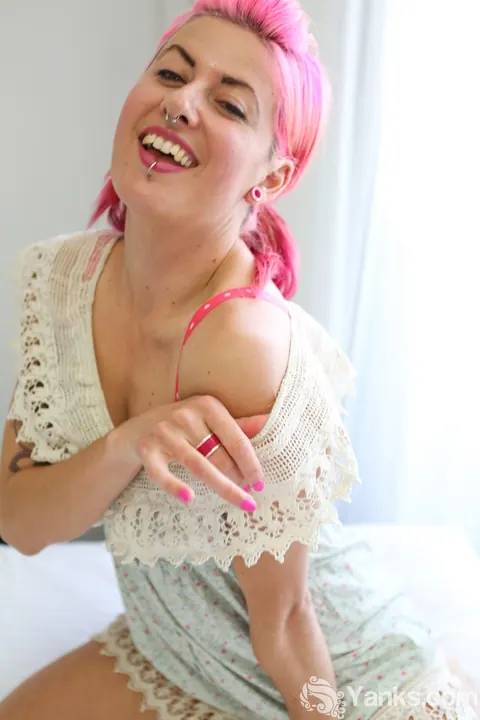Zahra Stardust: PAWG Strips on the Bed and Shows Her Pierced Clit – photo 1 of 18
