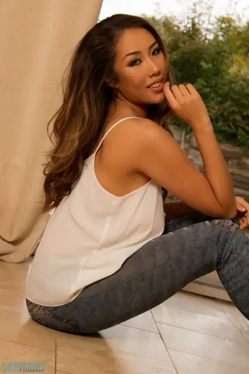 Sarah Turner – Asian Brunette Flashes Her Natural Tits and Drops Her Jeans Outdoors