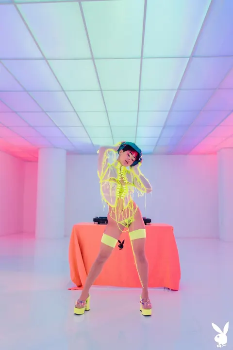 Mia Valentine: Tall Blonde with Short Hair Poses in a Fluorescent Outfit – photo 1 of 21