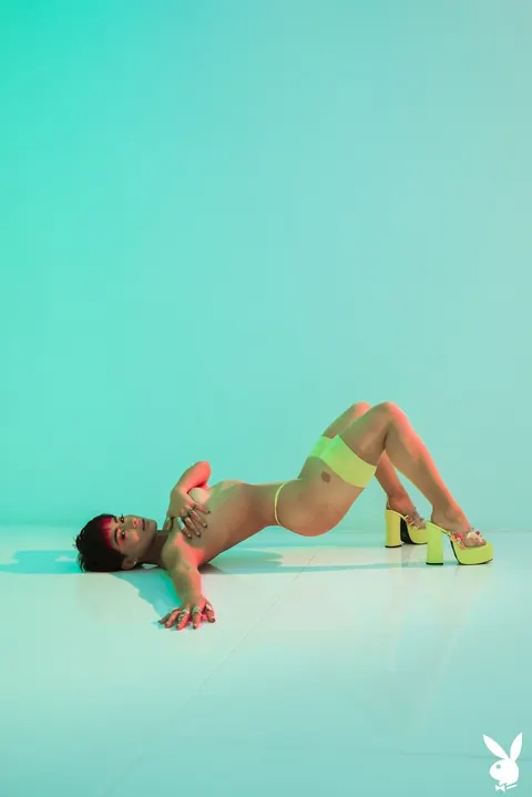 Mia Valentine: Tall Blonde with Short Hair Poses in a Fluorescent Outfit – photo 14 of 21