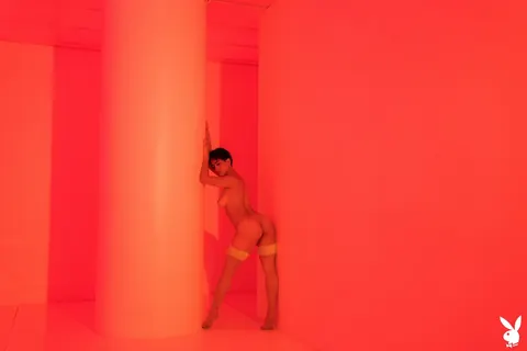 Mia Valentine: Tall Blonde with Short Hair Poses in a Fluorescent Outfit – photo 18 of 21