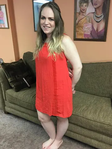 BBW Brunette Toys Her Trimmed Pussy on the Sofa