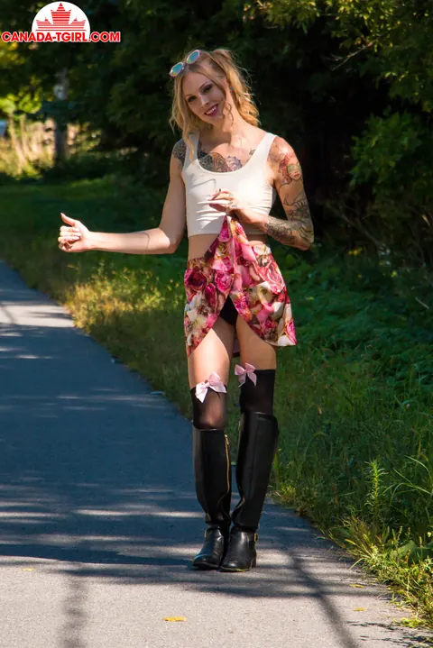 Canadian Trans Woman Poses Nude and Toys Outdoors – photo 1 of 16