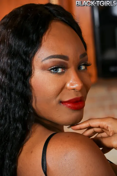 Trans Woman Undresses and Poses Nude with Leg Lift – photo 4 of 16