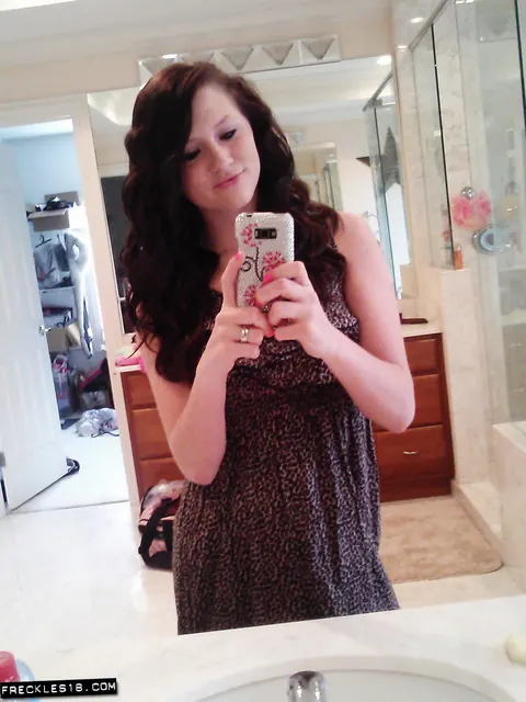 Brunette Amateur Takes Selfies in Panties Around the Bedroom – photo 8 of 11