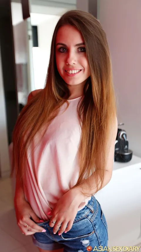 Elle Rose: Tall Slim Brunette Spreads and Fucks in a Hotel Room – photo 3 of 21