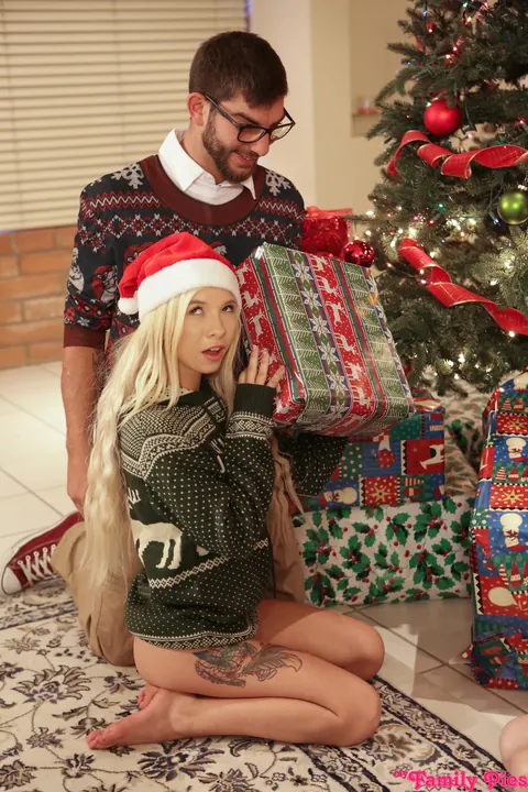 Angel Smalls: Two Brunettes Share a Cock in a Christmas Threesome – photo 2 of 18